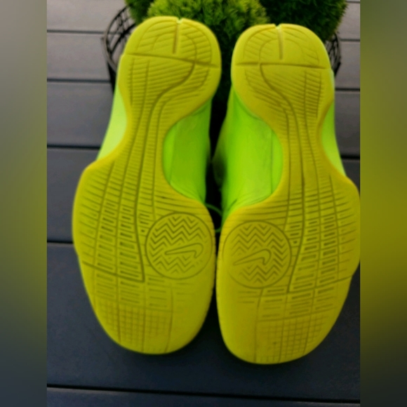 Nike HyperDunk Triple Volt Authentic Collectible - Picture 7 of 10